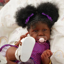 Boneca Reborn Negra Realista 100% Silicone – 55cm com Acessórios e Certificado de Nascimento