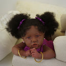Boneca Reborn Negra Realista 100% Silicone – 55cm com Acessórios e Certificado de Nascimento
